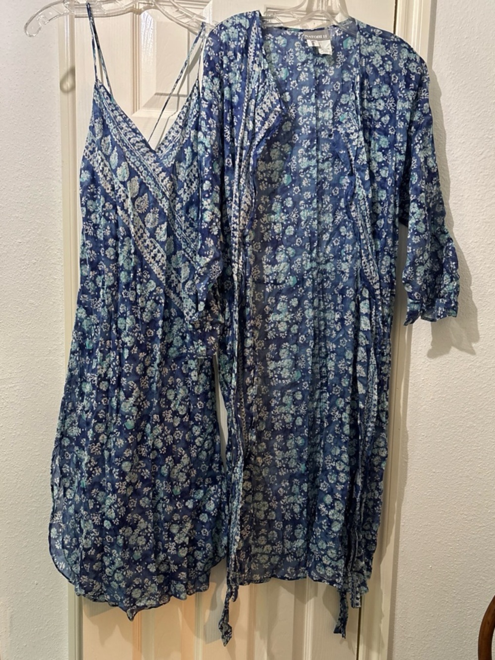 Natori II Blue and Aqua Floral Lingerie Set Size Small Petite Nightgown Robe Set
